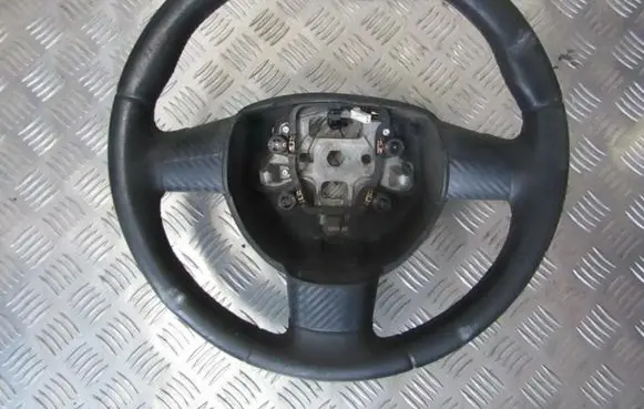 Ford Focus Steering wheel 30347728 23963RC07103793
