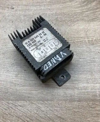 Mercedes-Benz Vaneo W414 Coolant fan relay A0255453332