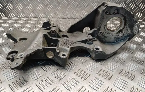 Volkswagen PASSAT B7 Generator/alternator bracket 03L903143Q