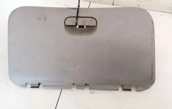 Chrysler Town & Country III Glove box 105268 N6750010