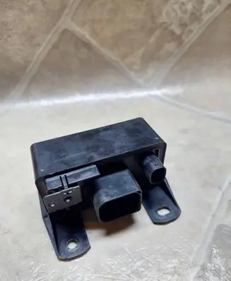 Mercedes-Benz C W203 Glow plug pre-heat relay