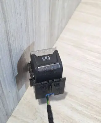 Peugeot 208 II Hand parking brake switch 9810593577