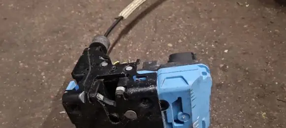Volvo V70 Front door lock