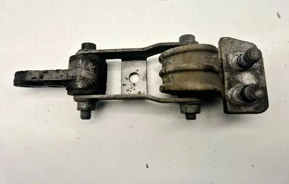 Volvo S60 Engine mount bracket 3559