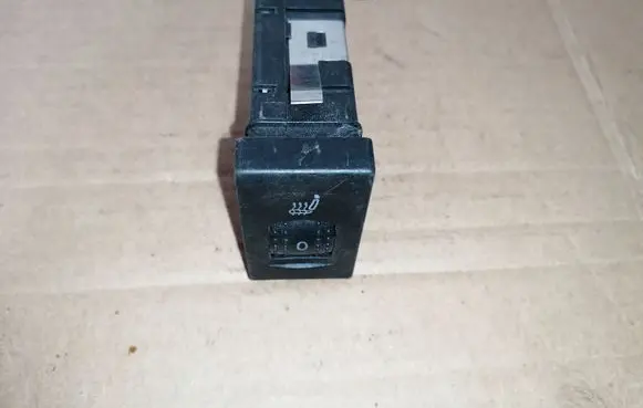 Volkswagen PASSAT B5 Seat heating switch 3B0963563C