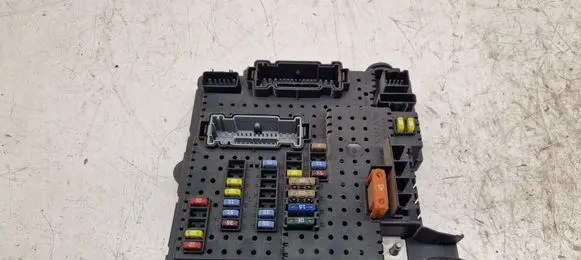 Volvo S60 Fuse module 30728512 28017881 06W365