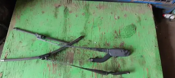 Ford Focus C-MAX Front wiper blade arm