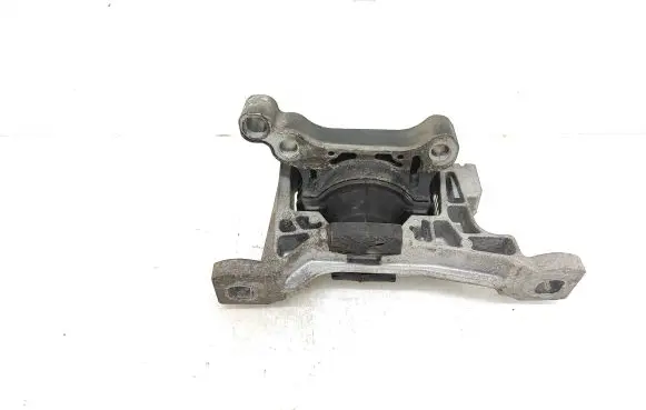 Ford Focus Engine mount bracket