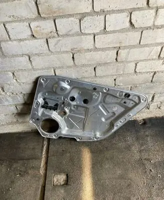 Volkswagen Phaeton Rear window lifting mechanism without motor 3D4839756