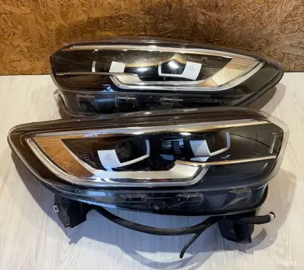 Renault Kadjar Headlights/headlamps set 260105570R