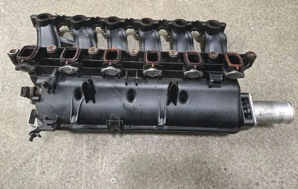 BMW 5 E39 Intake manifold 7785554
