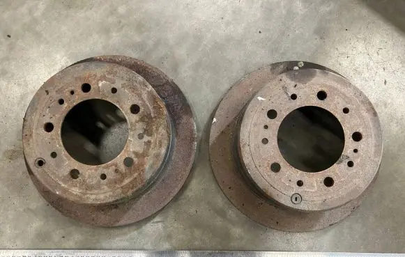 Toyota Land Cruiser (J100) Rear brake disc