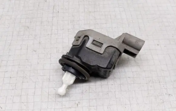Opel Astra G Headlight level adjustment motor 90590665
