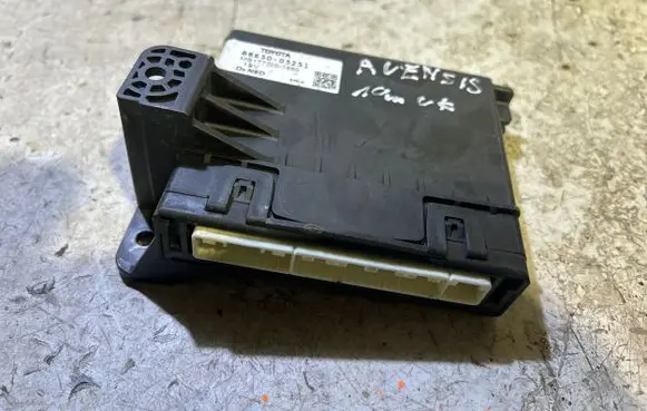 Toyota Avensis T270 Other control units/modules 8865005251 MB1777001850