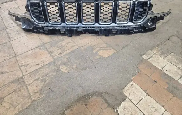 Jeep Grand Cherokee Front grill 68425009AA