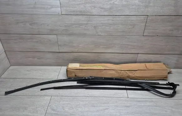 Porsche Boxster 987 Rubber seal front coupe door window 99653708607