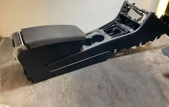 Volkswagen PASSAT B7 Armrest 