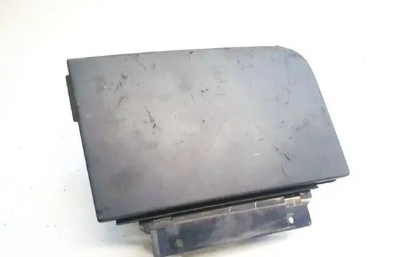 Volkswagen Touareg I Glove box 7l6857951