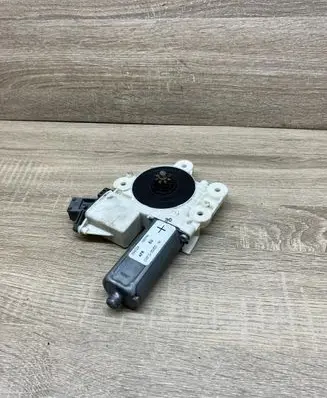Toyota Avensis T250 Front door window regulator motor 6981005050 999060102 102050704