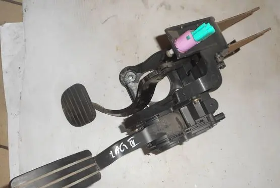 Renault Laguna III Brake pedal 465010003R 180050001R