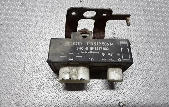 Skoda Roomster (5J) Coolant fan relay 1J0919506M 898967000