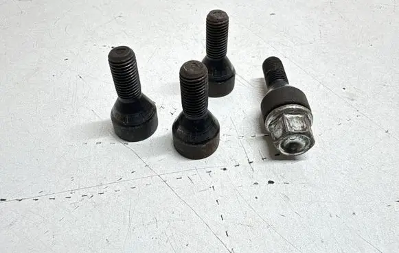 BMW 3 E90 E91 Anti-theft wheel nuts and lock