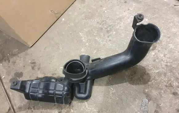Suzuki Liana Intake resonator 