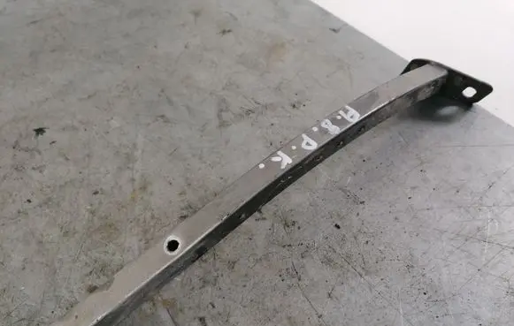 Audi A8 S8 D3 4E Fender mounting bracket 4E0805365
