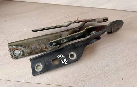 Volkswagen Golf VII Engine bonnet/hood hinges 5G0823302A 5G0823301A