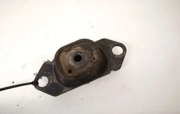 Engine mount bracket