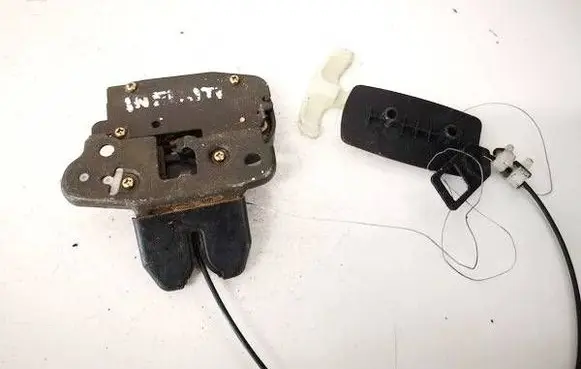 Infiniti G35 Tailgate/trunk/boot lock/catch/latch