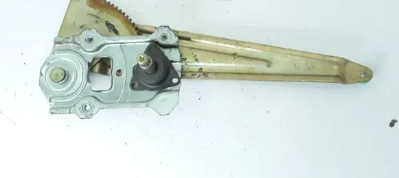Rear door manual window regulator