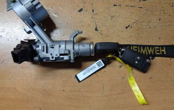 Opel Karl Ignition lock 42349098 660728697