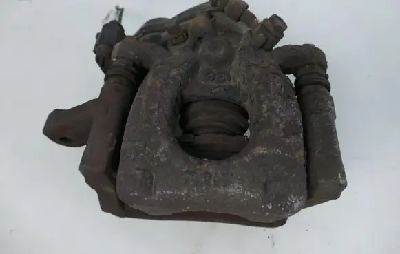 Nissan Qashqai Rear brake caliper