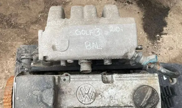 Volkswagen Golf III Engine head 048103373