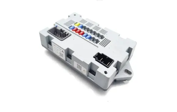 Jaguar XE Fuse module CPLA-14Q073-AA 1611181679 7173-9084