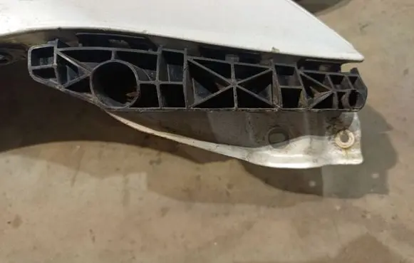 Lexus IS 220D-250-350 Front bumper mounting bracket