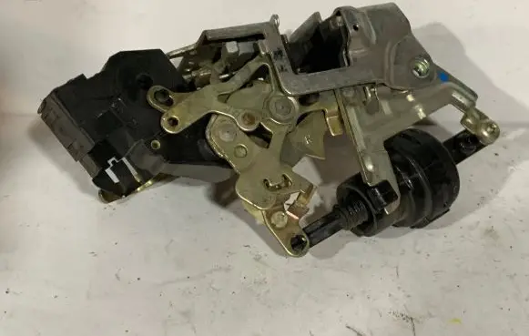 Mercedes-Benz C W202 Front door lock A2027201235