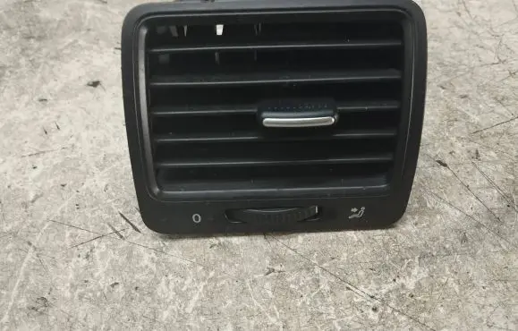 Volkswagen Jetta V Dash center air vent grill 1K0819710 3KVBC6 1K0819704