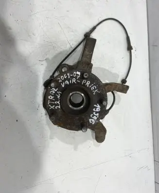Nissan X-Trail T30 Front wheel hub spindle knuckle 3265