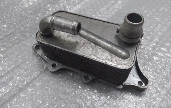 Audi A6 C7 Engine oil radiator 06E117021J