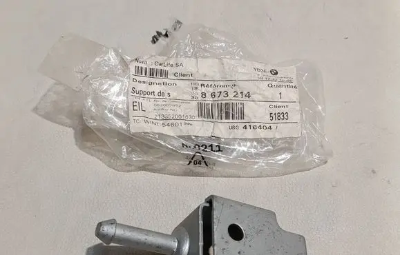 BMW 1 F40 Muffler mount bracket/holder 8673214