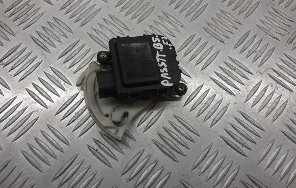 Volkswagen PASSAT B5.5 A/C air flow flap actuator/motor 8D1820511E