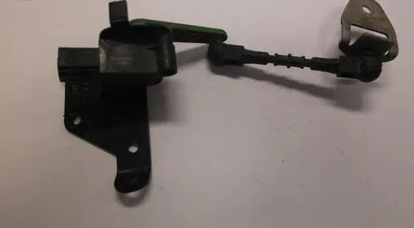 Headlight/headlamp level sensor