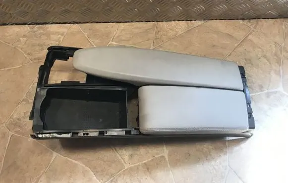 Mercedes-Benz E W212 Armrest A2046801339