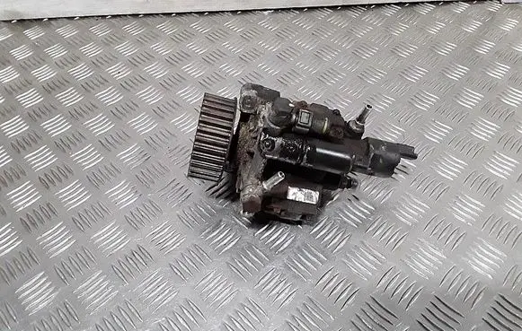 Dacia Duster Fuel injection high pressure pump H8200704210 167000938R