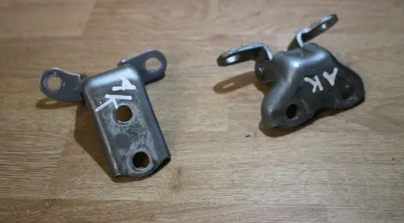 Toyota Avensis T250 Rear door hinge set 