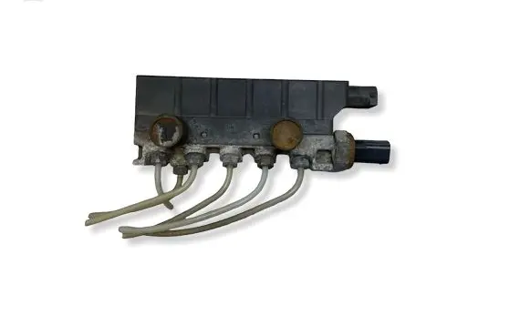 Mercedes-Benz S W220 Air suspension valve block A2203200258