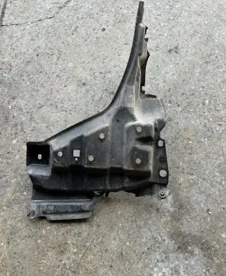 Toyota Yaris Front underbody cover/under tray 