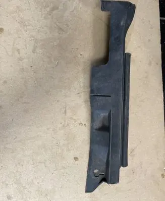 Toyota Avensis T270 Other engine bay part